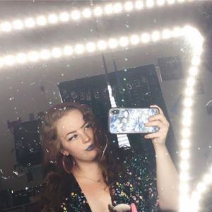 Meet your Posher, Alexis